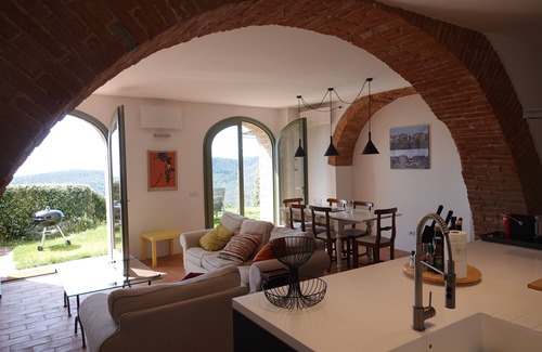Rosennano Apartment | LA RONDINAIA. CHARMING HOUSE WITH GARDEN AND POOL. AMAZING VIEW