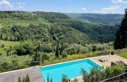 Castelfalfi Apartment | La Rosa, luxury 3-bedroom apartment in Tuscany Borgo village of Castelfalfi.