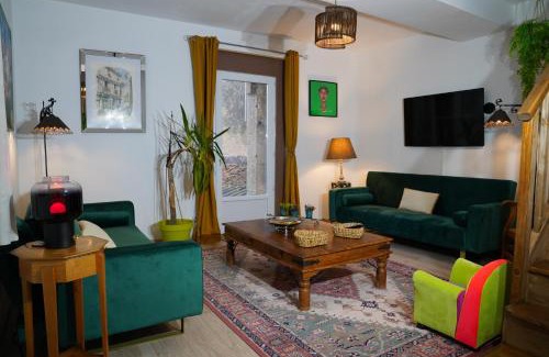 Saint-Loup-Lamaire House | la roseraie