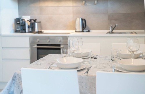 Fiumelatte Apartment | La Roseta Creme - Lakefront