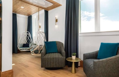 Old East Hill Hotel | La Rua and Lily Halln