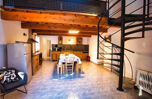 Saint-Jean-de-Bueges Apartment | La Séranne, apartment for 7 people, independent entrance.nGarden, barbecue, pool
