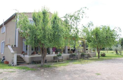 Eygalieres Bed & Breakfast | La Sarriette - Chambres d'hôtes et gîte d'étape à Eygalières
