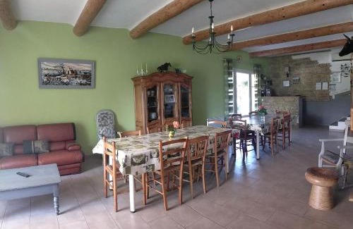Eygalieres Bed & Breakfast | La Sarriette - Chambres d'hôtes et gîte d'étape à Eygalières