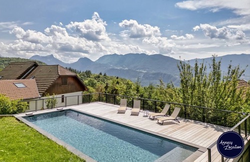 Rovagny House | La Sauffaz- Villa with a pool.