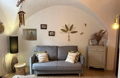Saint-Saturnin-de-Lucian Apartment | La Source