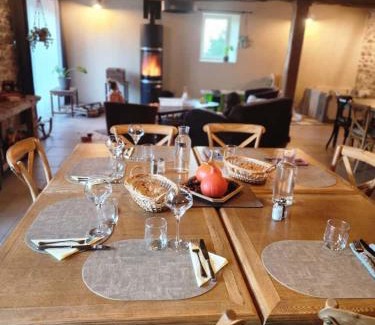 Rieupeyroux Bed & Breakfast | La Source Du Bonheur Chambres et Table d'Hôtes