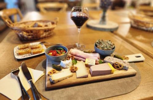 Rieupeyroux Bed & Breakfast | La Source Du Bonheur Chambres et Table d'Hôtes