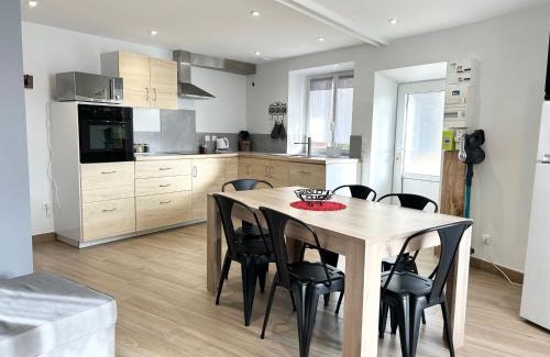 Saint-Pierre-d'Albigny House | La Source du Bonheur-Clim Parking Wifi - CLG Savoie