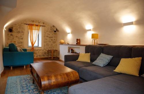 Saint-Benoit-en-Diois House | La tête dans les nuages et les pieds dans l'eau