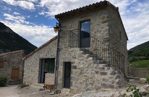 Saint-Benoit-en-Diois House | La tête dans les nuages et les pieds dans l'eau