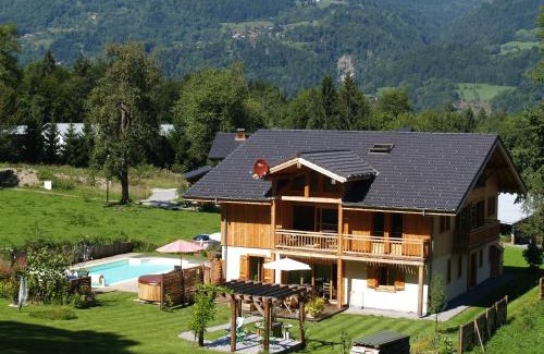 Samoens Apartment | La Terrasse - 3 bedrooms with private Hot Tub