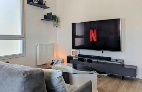 Bezons Apartment | La Terrasse du 7ème Art