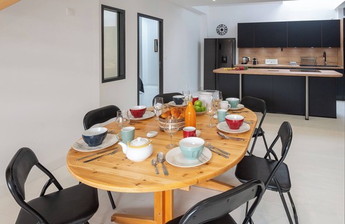 Laval House | La Terrasse - Wifi - Parking - Clim