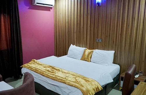 Ota Hotel | La Topik Hotel & Suites
