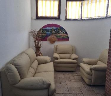 Magenta Apartment | La Torre di cry & cry