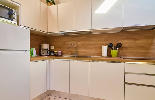 Riva del Garda Apartment | La Torretta Apartment- historical centre- wi-fi and car park