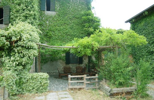 Valeggio sul Mincio House | La Torretta: near Peschiera del Garda, surrounded by greenery, quiet