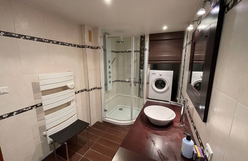 Draguignan Apartment | La Tour De Marie et César with private pool