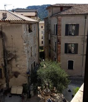 Anduze Bed & Breakfast | La Tour de Pezene