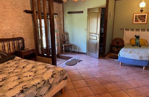 Gontaud House | La Tour du Sorbey - Gîte Nature Familial - Piscine - 3 à 6 Pax
