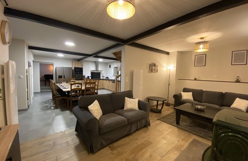 Isigny-le-Buat House | La Venais, Maison de Campagne Avec Billard et Babyfoot