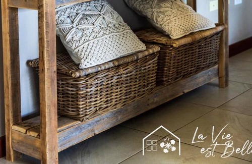 Oranjestad Bed & Breakfast | La Vie est Belle