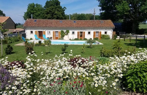 Asnois Bed & Breakfast | La Vieille Gorce Gîtes in the Vienne