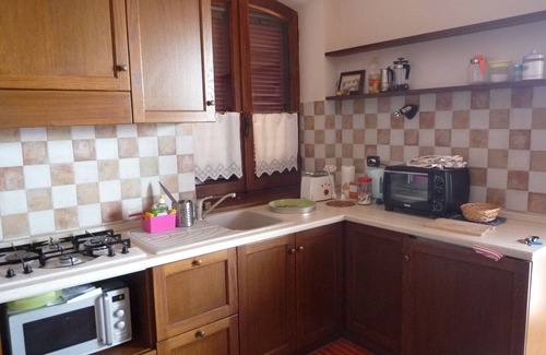 Verduno Apartment | La Vigna del Parroco 'Marrone' Country house with swimming pool and free Wi-Fi