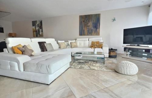 Roches Grises Villa | La Villa des Cistes au calme vue Étangs