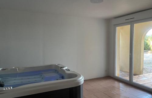 Les Adrets-de-l'Esterel Apartment | La Villa kinza