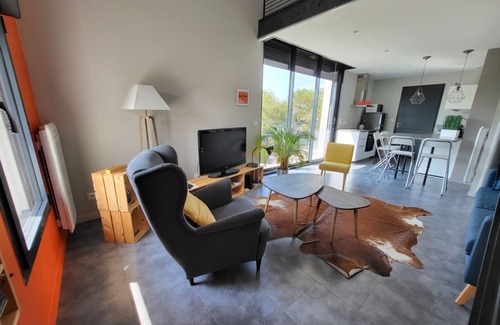 Genas Apartment | La Villa-Loft-Private Bathroom-Apartment-Courtyard view