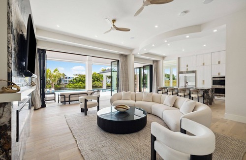 Fort Walton Beach - Destin House | La Villa Nadia - Lakefront Luxury Vacation Rental in Destiny with Private Pool
