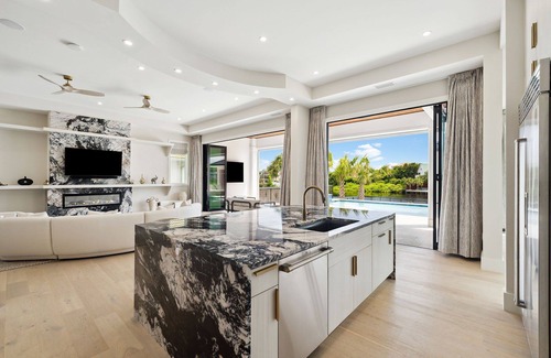 Fort Walton Beach - Destin House | La Villa Nadia - Lakefront Luxury Vacation Rental in Destiny with Private Pool