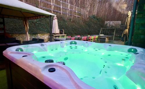 Stoumont House | La Villa Roannaise