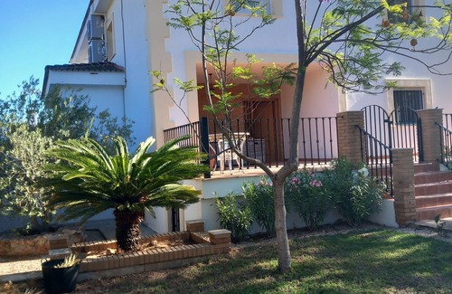 Turis Villa | La Villa Rosa