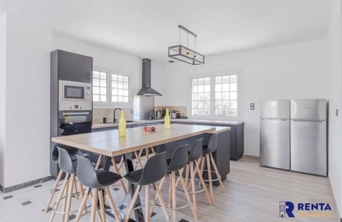 Beziers House | La Villa Rosa Wifi Garden Barbecue