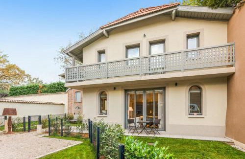 Les Serres - Vivier Apartment | La Villa Serenna - Appt avec jardin, 15 mn de Lyon