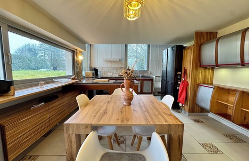Belleville-sur-Vie Villa | La Villa - Swimming pool - Billiards