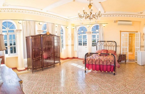 Municipality of Diez de Octubre Bed & Breakfast | La Villa Teresa