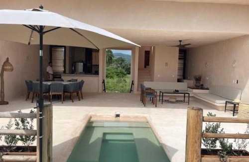 Barra de Colotepec Villa | La Villana: Hermosa casa a pasos del mar