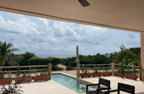 Barra de Colotepec Villa | La Villana: Hermosa casa a pasos del mar