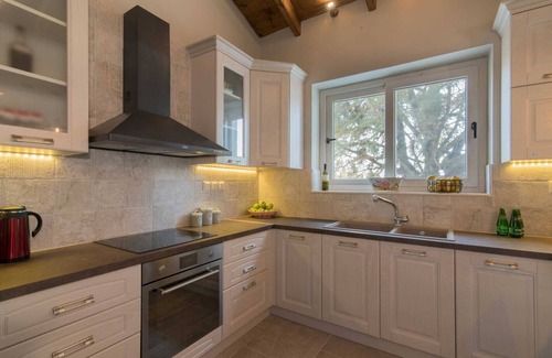 Neromilos House | Laalu Villa with Private Pool & Garden – Astarte