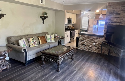 Old Aurora House | LaBelle | 4BR Pet-Friendly Retreat w/Pool Table, Fire Pit & 5 Mi French Quarter