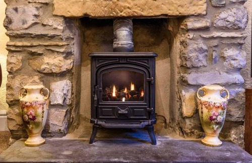Ingleton House | Labernum Cottage, Ingleton, Yorkshire Dales National Park, Famous Three Peaks, Near The Lake District, Pets Are Welcome