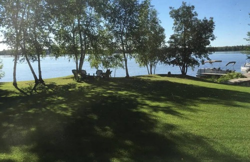 Lac du Bonnet Cottage | Lac du Lakehouse - Spacious 3bdrm, 2bath Waterfront home on Wpg River in LDB