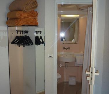 Montreal-la-Cluse Hotel | Lac'Hotel France