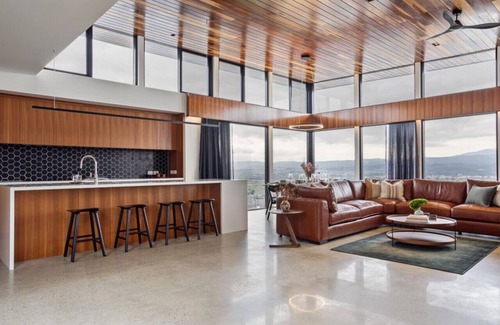 Trevallyn House | Lachlan Retreat, luxury entertainer Launceston
