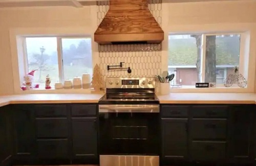 Thompson Cottage | Lackawanna Lodge - Cozy two bedroom cottage