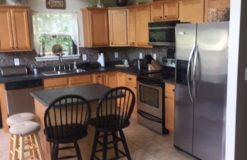 Rowland House | Lackawaxen Country Home with a View